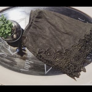 Rehab cute forest green shorts